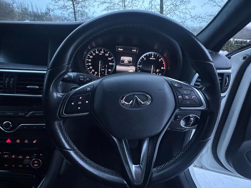 INFINITI Q30