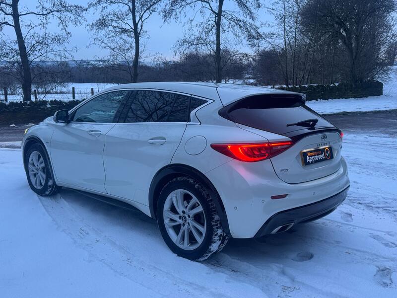 INFINITI Q30