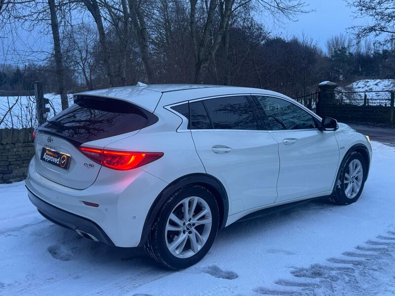 INFINITI Q30